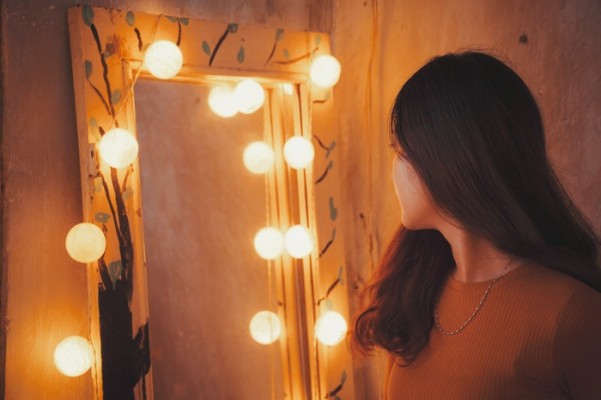 The 5 Best Light Bulbs for Makeup: Illuminate Your Beauty