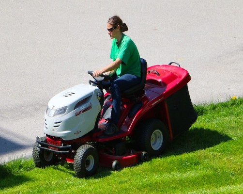 Top 10 Best Riding Lawn Mowers Reviewed