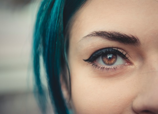 8 Best Felt Tip Eyeliner Choices for Thin Lines and Sharp Wings