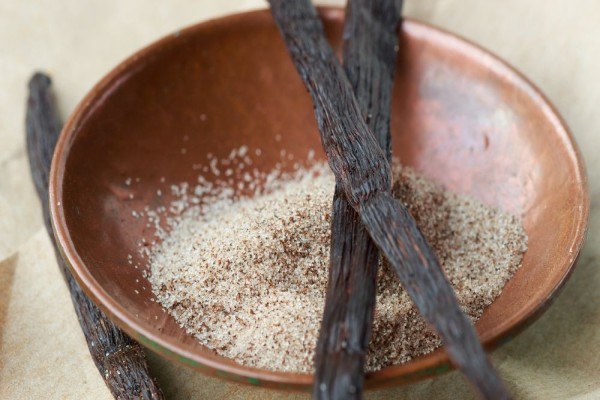 How to Make Your Own Vanilla Sugar for Your Skin