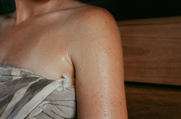 How to Get Rid of a Rash Under Breast: 10 Home Remedies