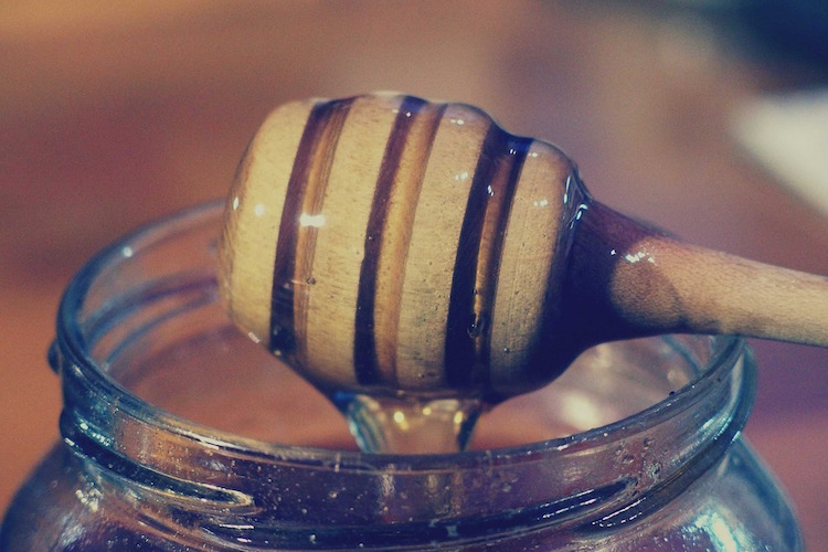 20 Life Changing Reasons You Need To Buy Manuka Honey RIght Now