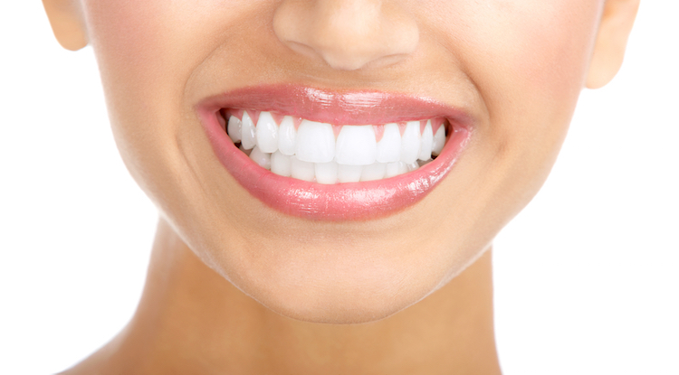 10 Natural Ways to Whiten Teeth For a Better Smile