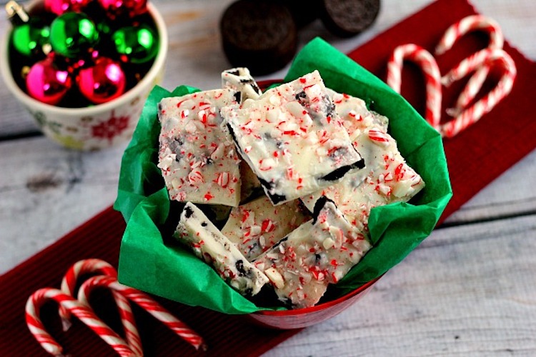 White Chocolate Peppermint Oreo Bark Recipe (A Holiday Favorite)
