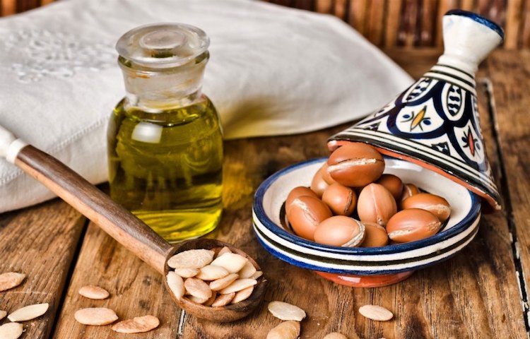 15 Miracle Uses of Argan Oil For Your Face, Hair & Skin