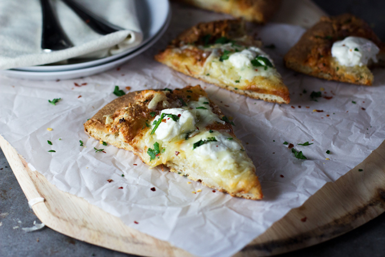 Easy Garlicky White Pizza