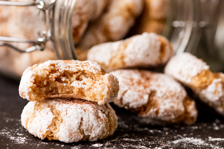 Cinnamon Amaretti Cookies