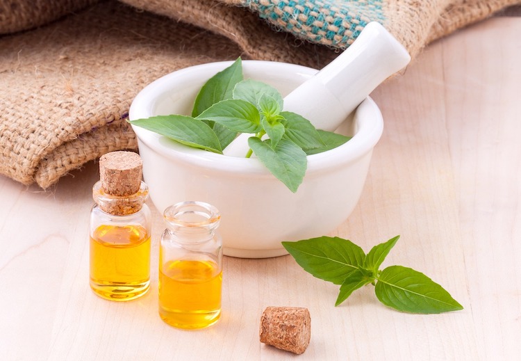 How To Make Your Own Makeup: 15 Recipes For All-Natural Cosmetics