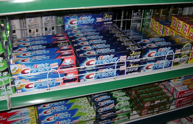 10 Reasons Why Your Store Bought Toothpaste Might Be Filled With Dangerous Ingredients
